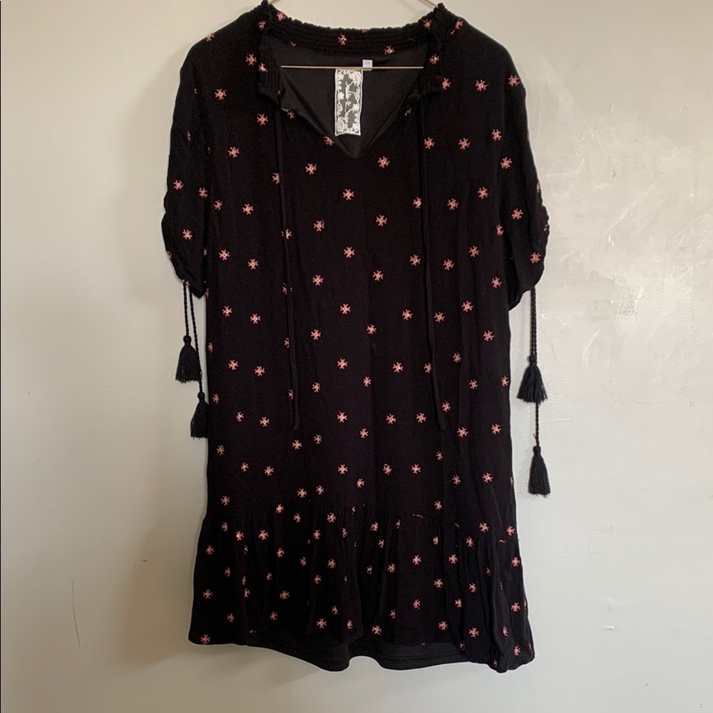 Sadie & Sage Black and floral Tie Front babydoll